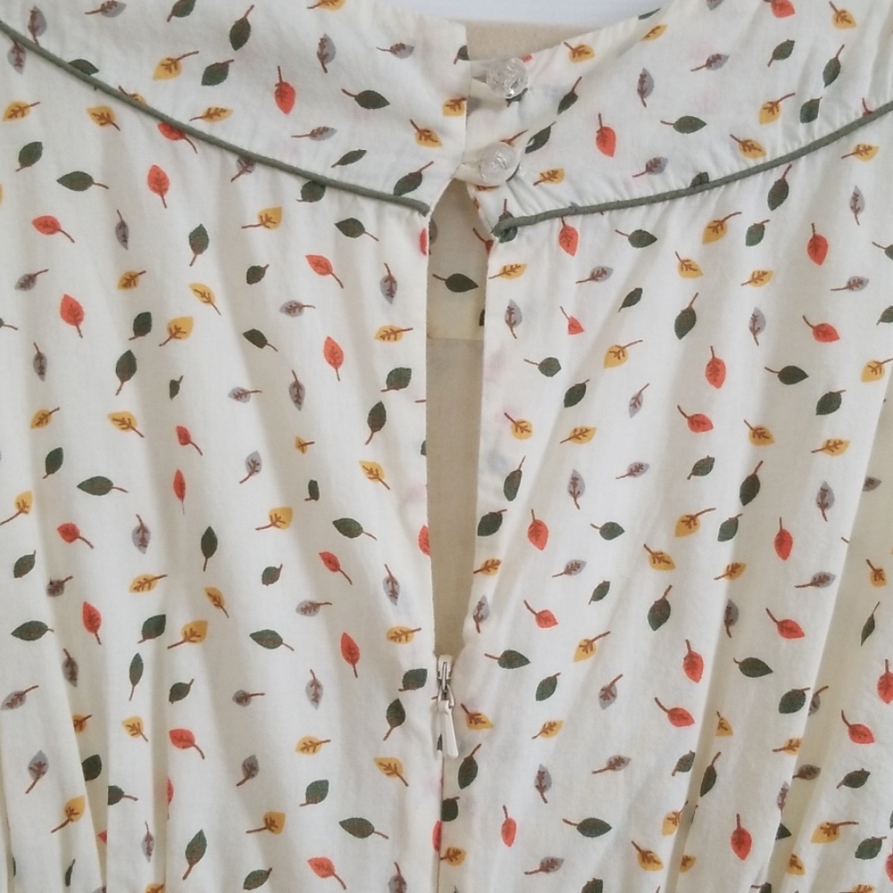 🍂 Leaf Print Dress with POCKETS! - Picture 3 of 8